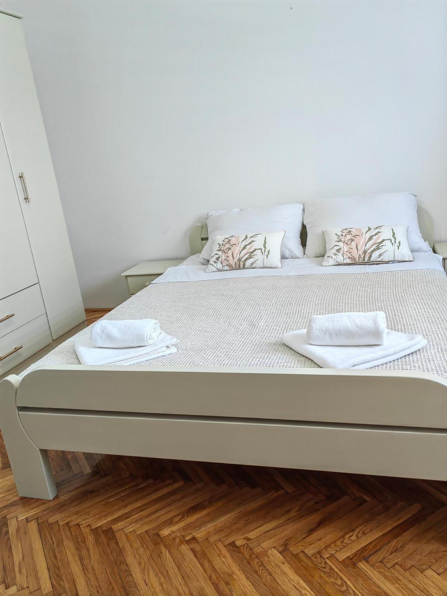 Orient Apartman Sremska Kamenica Exterior foto